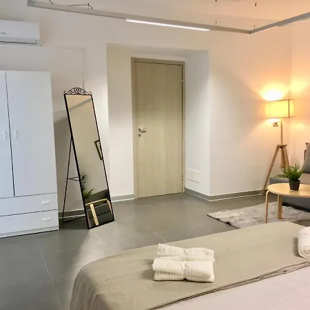 Central Live Guest house *